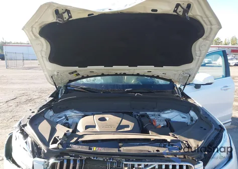 2022 Volvo Xc90 Recharge Plug-In Hybrid T8 Inscription Expression 6 Passenger from USA, damaged, VIN YV4BR00Z1N1820177